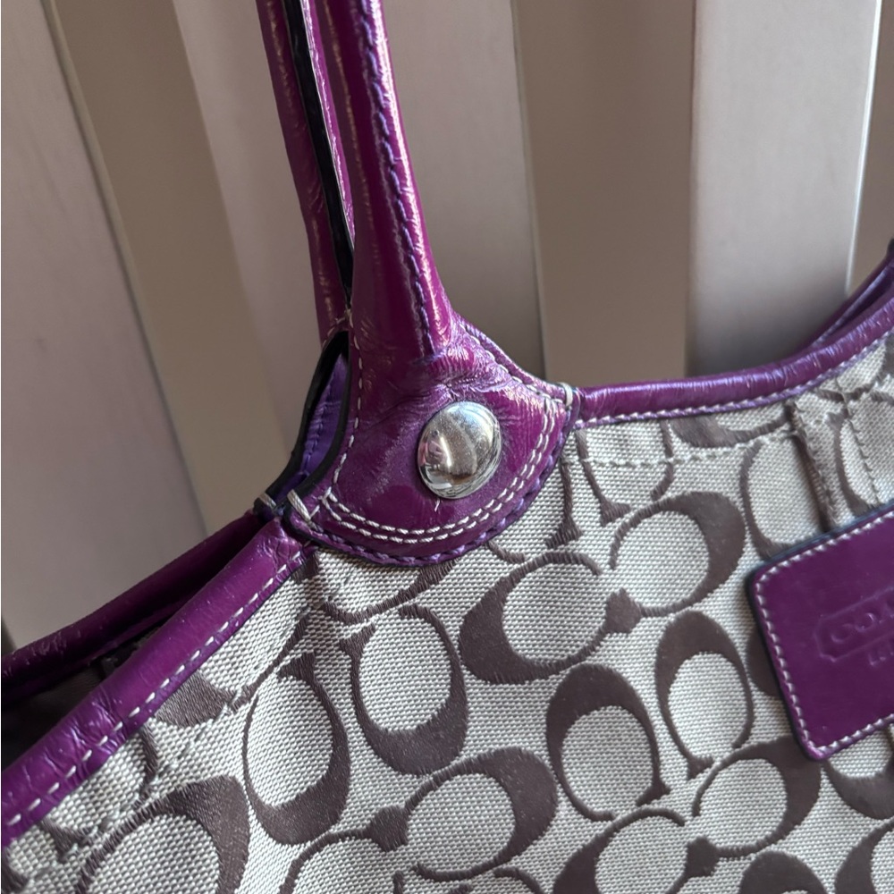 Coach Signature C Tote Shoulder Bag Tan with Berry Leather Trim - Picture 4 of 11
